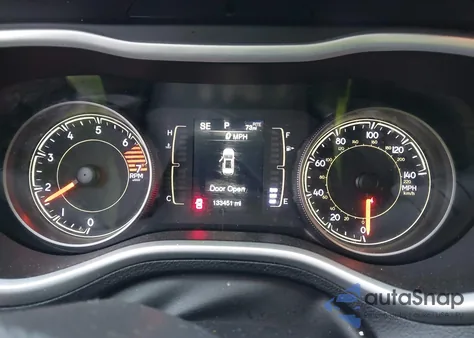 2018 Jeep Cherokee Latitude Plus Fwd z USA, uszkodzony, nr VIN 1C4PJLLB2JD518969